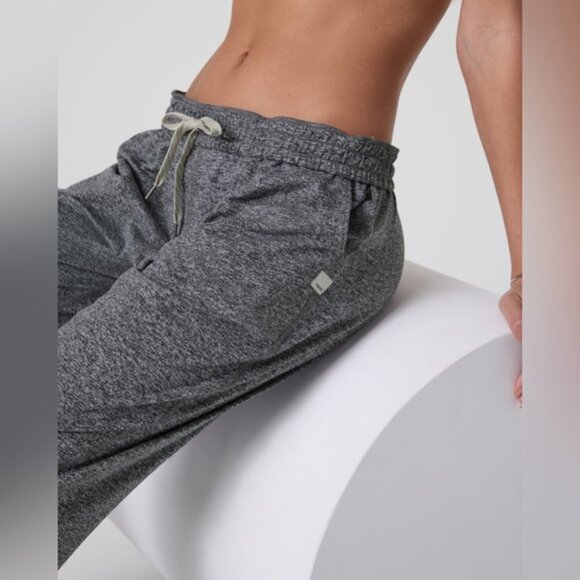 Vuori Boyfriend Dreamknit Sweatpant Relaxed Active Jogger in Heather Grey sz S - Picture 4 of 9